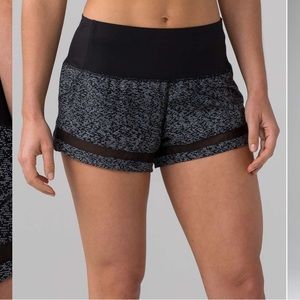Lululemon Pace Perfect Short (3") - HR Soundwave White Black / Black
